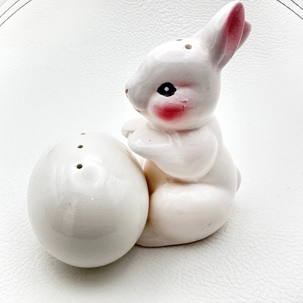 Vintage Bunny Rabbit Hugging Egg Salt Pepper Shakers Figural Ceramic Easter 3.75